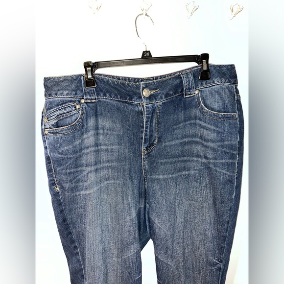 Lane Bryant Distinctly Bootcut Curve Hugging Contrast Stitching Jeans Sz 16P - Picture 5 of 11